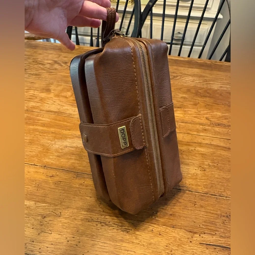 VTG MCM Original Collapsible Faux Leather Zippered Gentleman’s Toiletry Dopp Kit